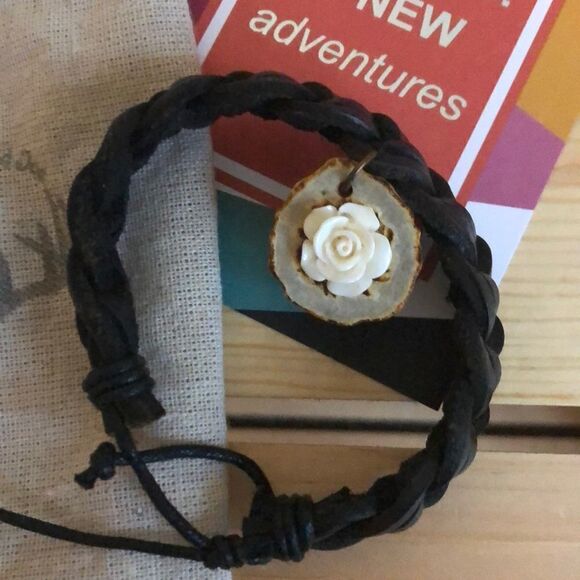 NIB Leather Bracelet with Deer Antler Charm - Picture 2 of 3